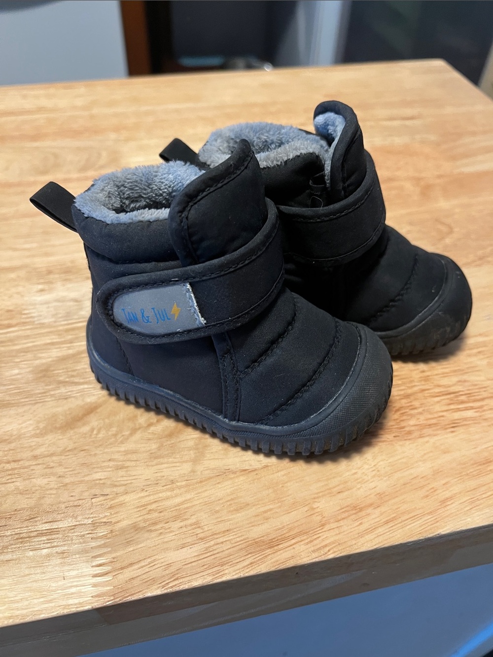Kids' Black Winter Boots - Insulated Strap Closure